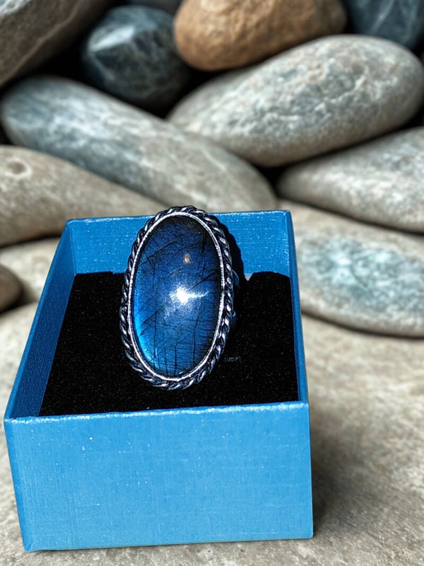 Labradoriet ring ovaal, 925 zilver.