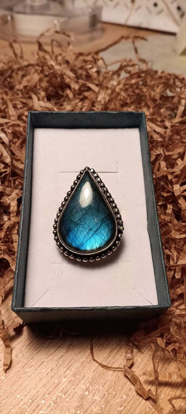 Ring Labradoriet druppel met sierrand