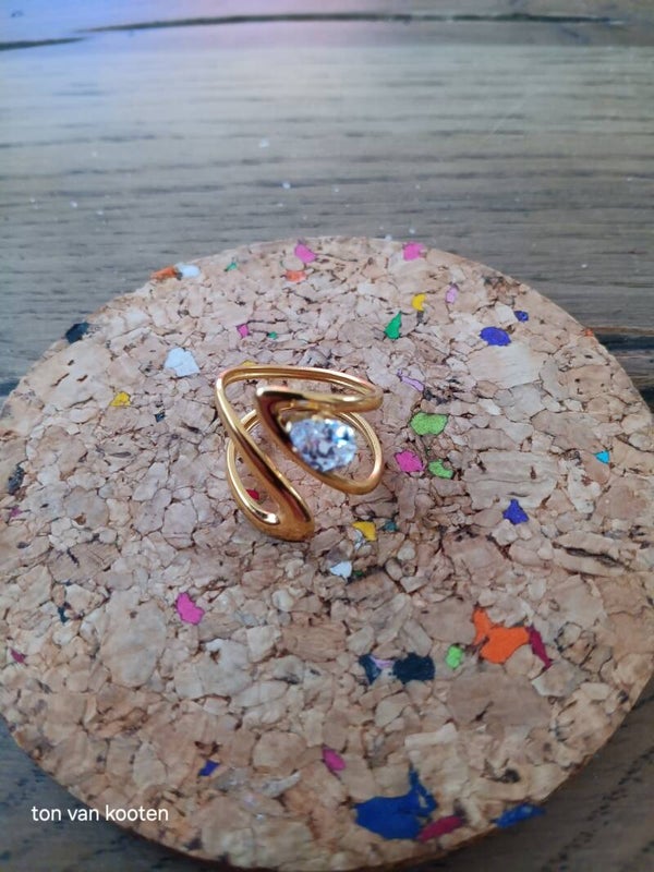 Ring met zirkonia, verguld en verstelbaar, vrije vorm