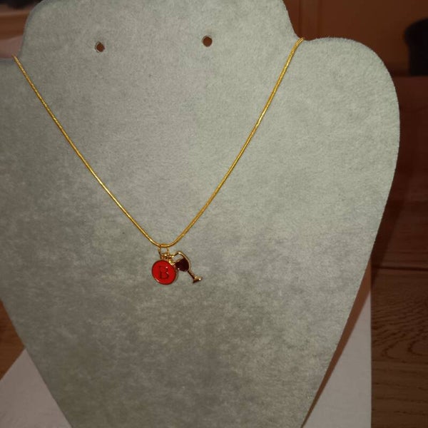 leuke bedelketting, letter met symbool