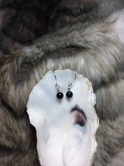 Zilveren oorhangers met zwarte tourmaline