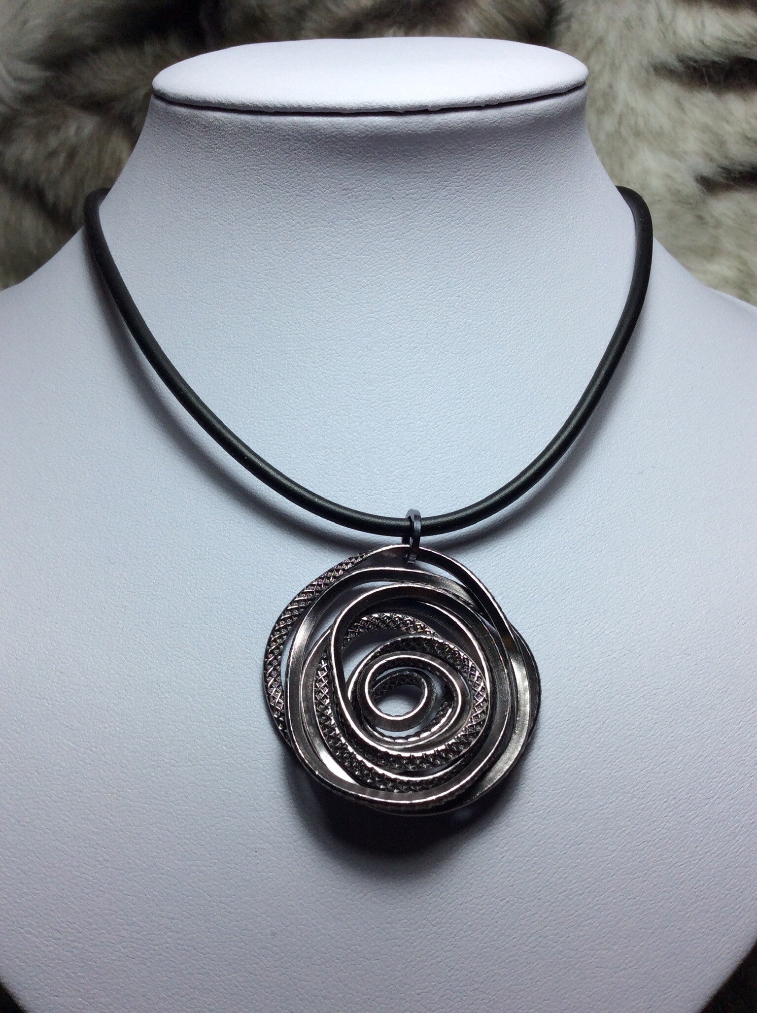 Rubberen ketting met fantasie hanger