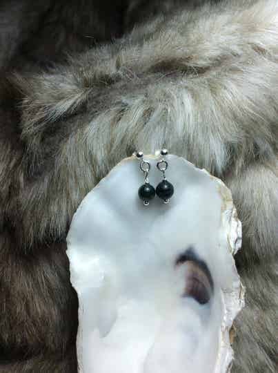 Zilveren oorstekers met donker groene agate