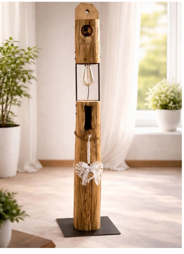 Einzelstück - Handfertigte Stehlampe aus Altholz