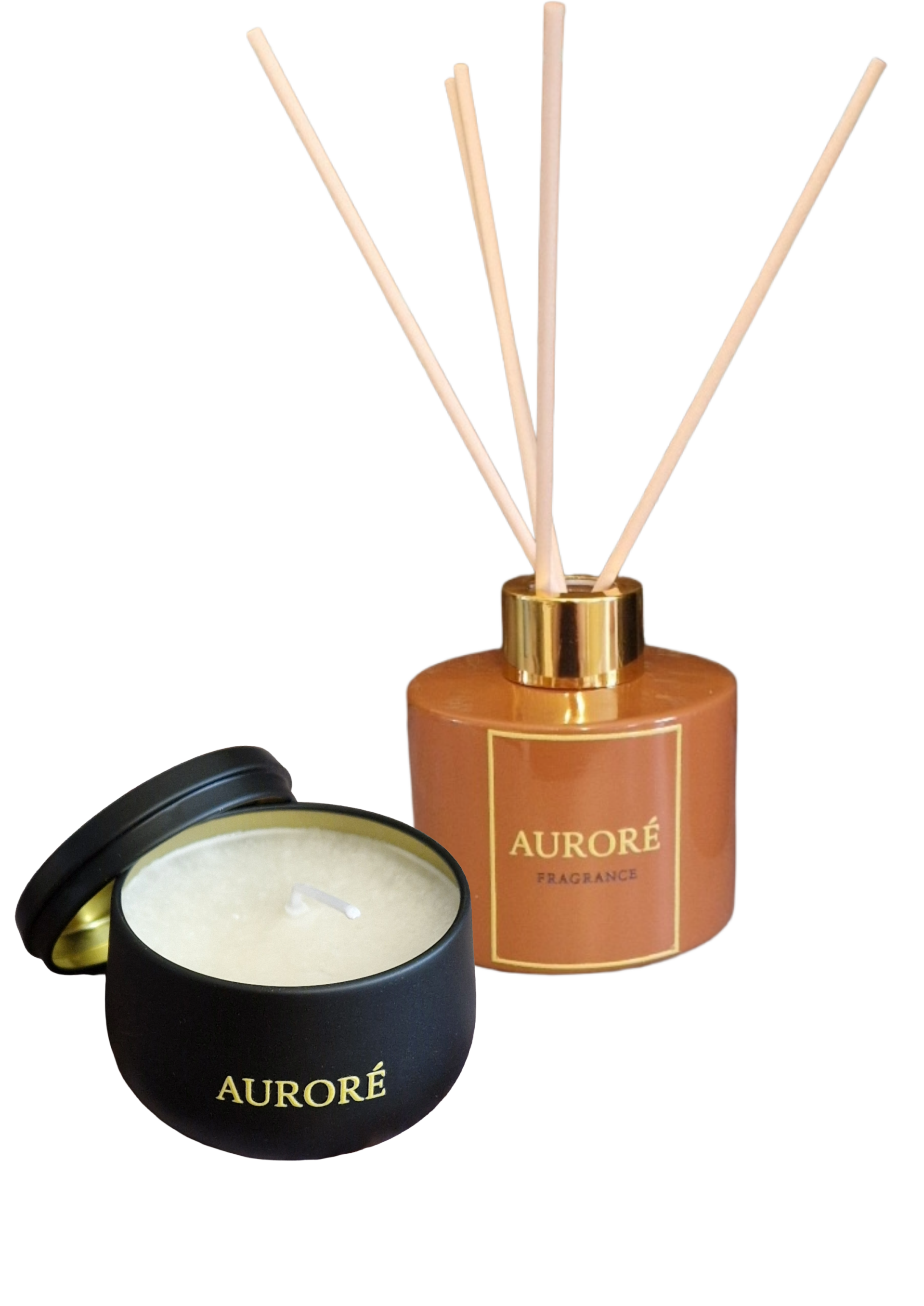 We houden allemaal van de geur van luxe designerparfums, maar wist je dat veel huisparfums synthetische stoffen bevatten? AURORÉ doet het anders. Onze Reed Diffusers en Geurkaarsen zijn 100% natuurlijk.