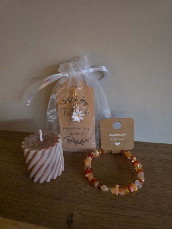 Giftset klein thank you beige, orange. Kaarsje, armband en sleutelhanger.
