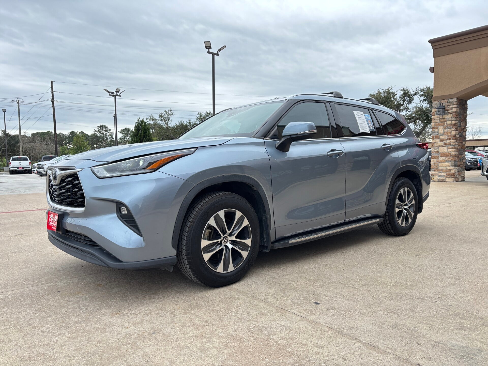2021 Toyota Highlander XLE FWD V6 SUV