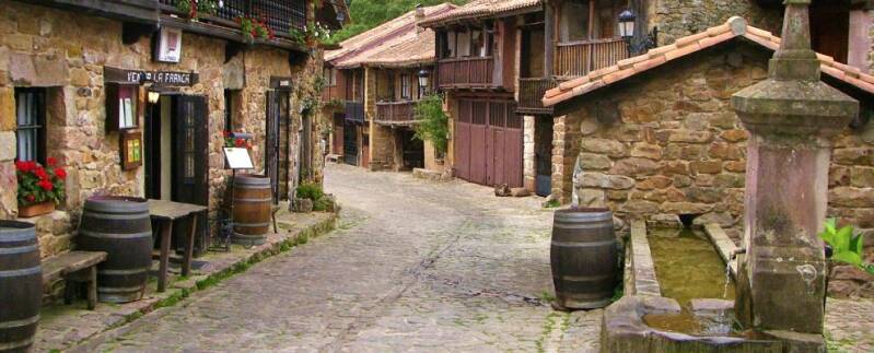 aReisimpressies van het bergdorpje Bárcena Mayor, 