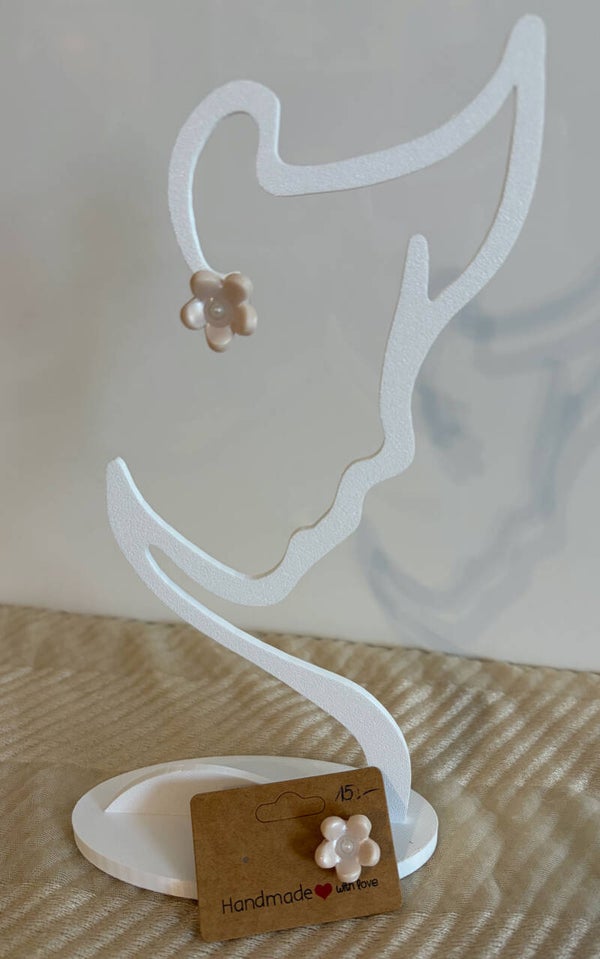 Ohrstecker Blume mit Perle innen