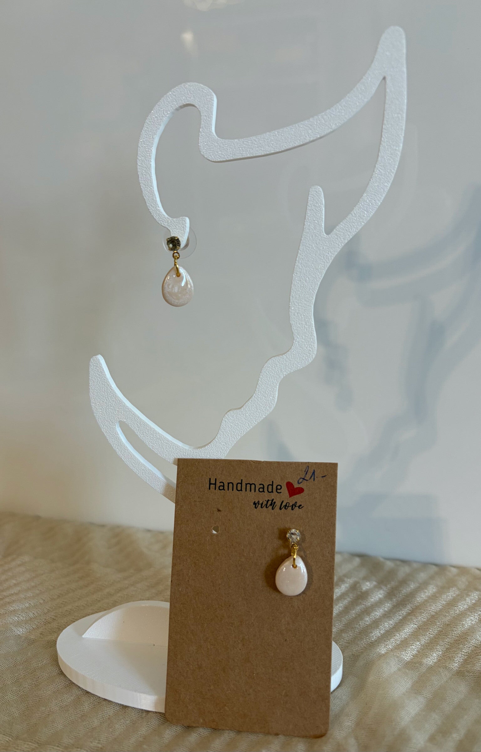 Gitzerohrstecker mit kleinen Tropfen