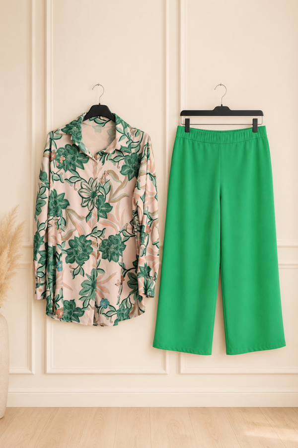 Ensemble chemise fleurie et pantalon vert