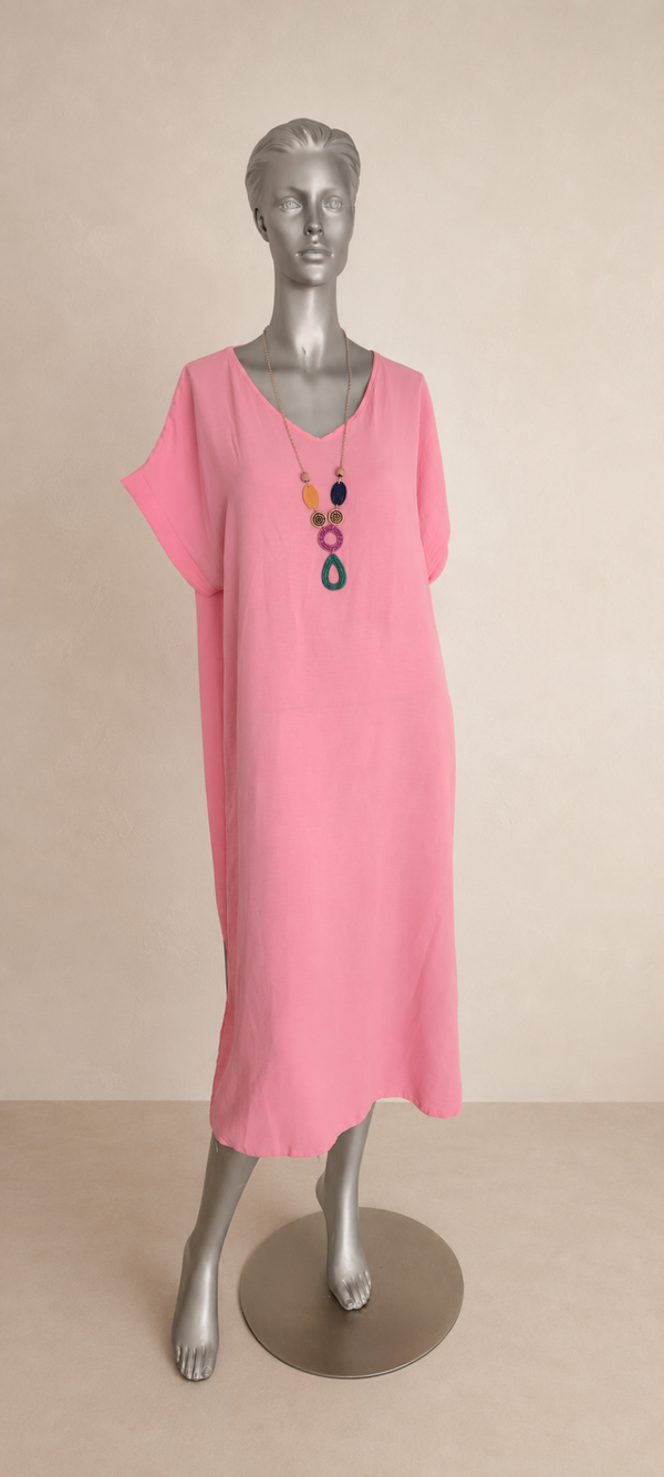 Robe longue rose avec collier