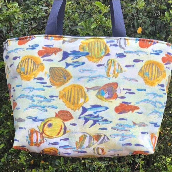Grand cabas de plage molletonné, motifs poissons. Modèle PRALIN
