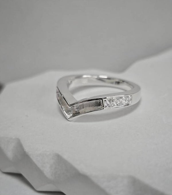 Wishbone CZ ring