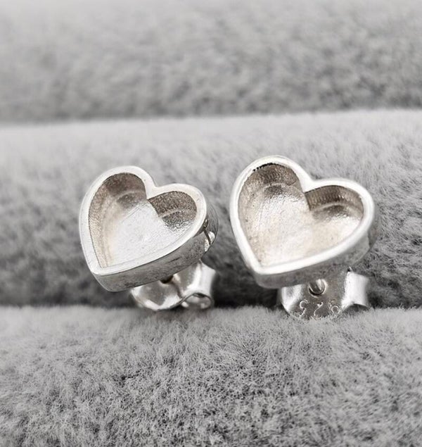 Plain heart studs