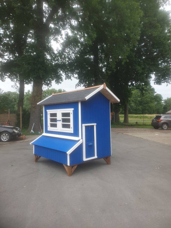 Hühnerstall Lore voll Isoliert