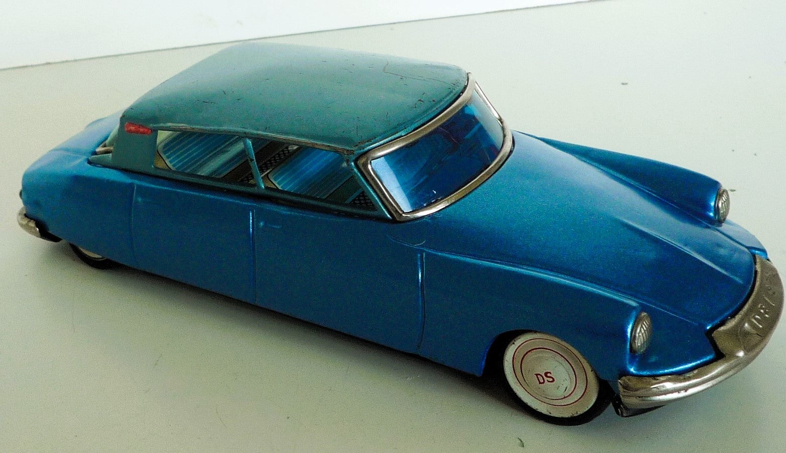 Bandai Citroen DS19