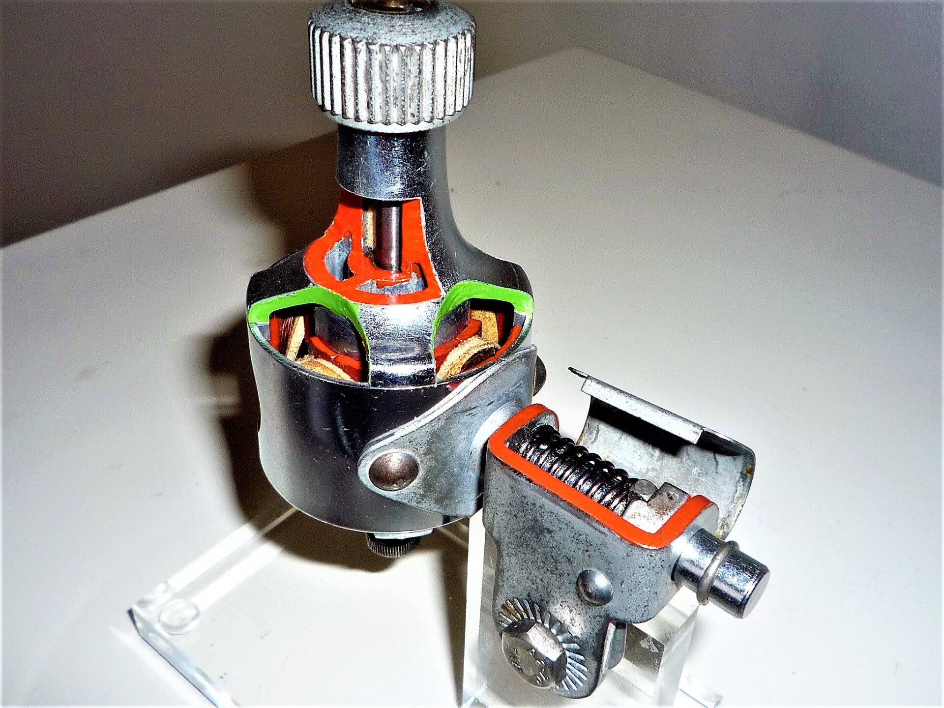 Cutaway bicycle dynamo