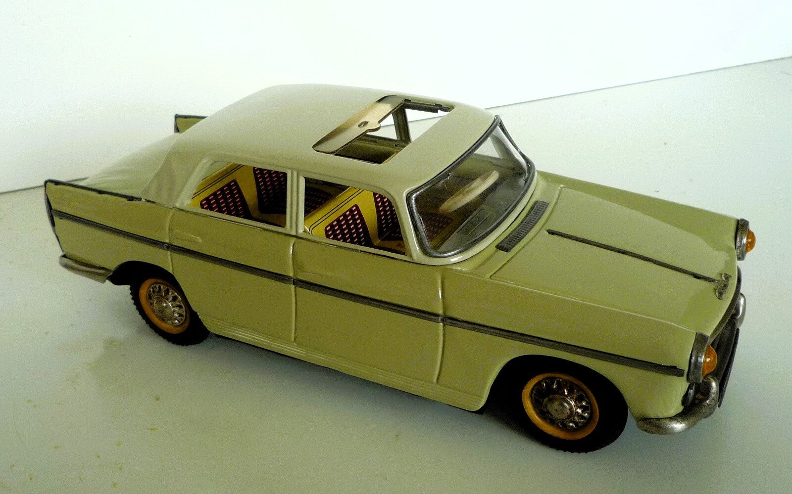 Peugeot 404 1st series