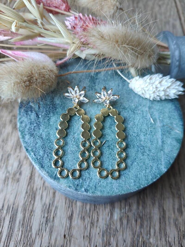 Oorbel: bloem glasprikker transparant met gouden hanger