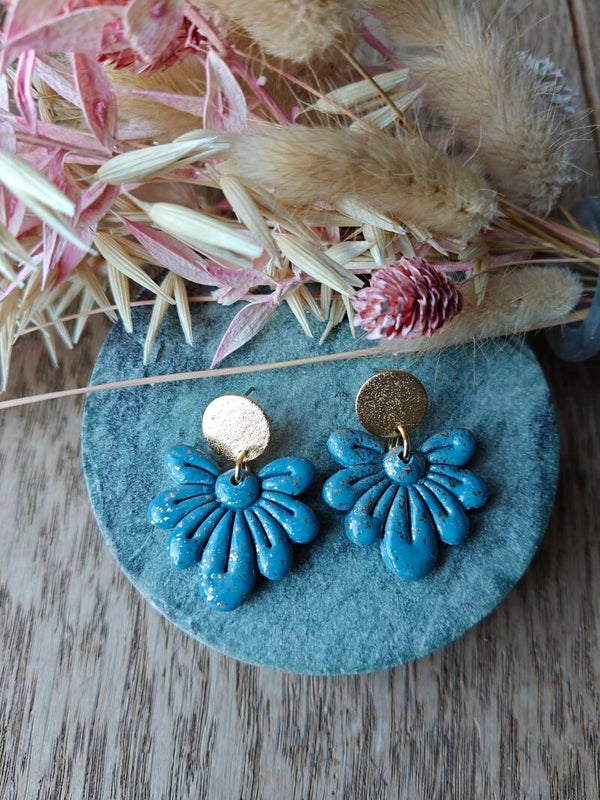 Oorbel B11: blauwe oorbel met glitters