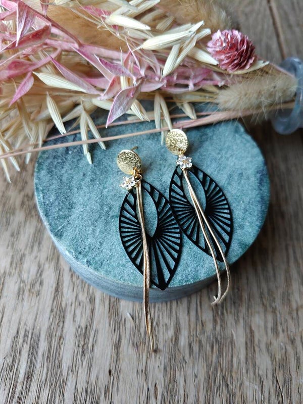 Oorbel: zwarte oorbel met goud