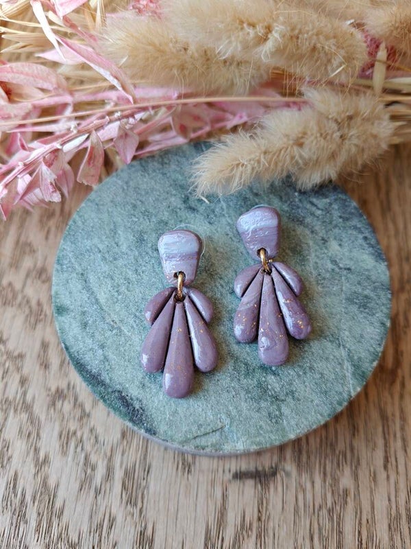 Oorbel: paarse/lila oorbel gemaakt van klei