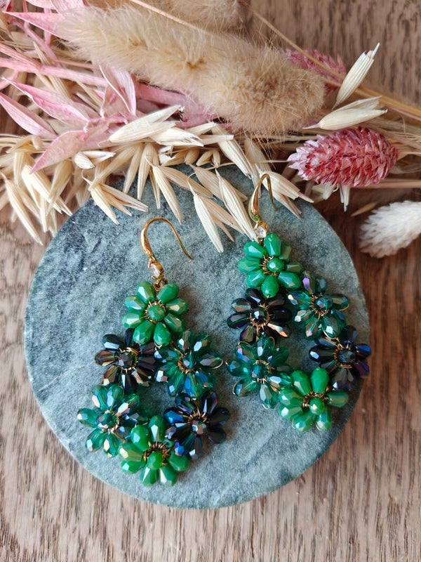 Oorbel: groene kralenoorbel