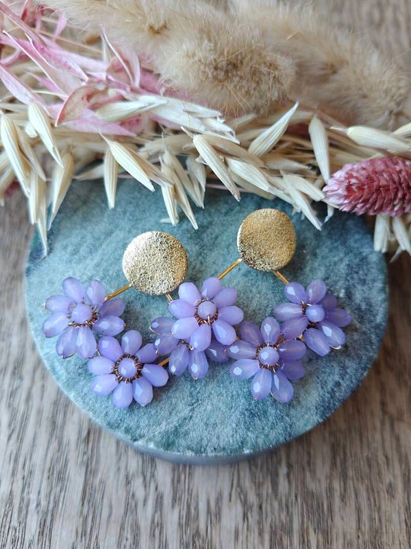 Oorbel: paarse kralenoorbel