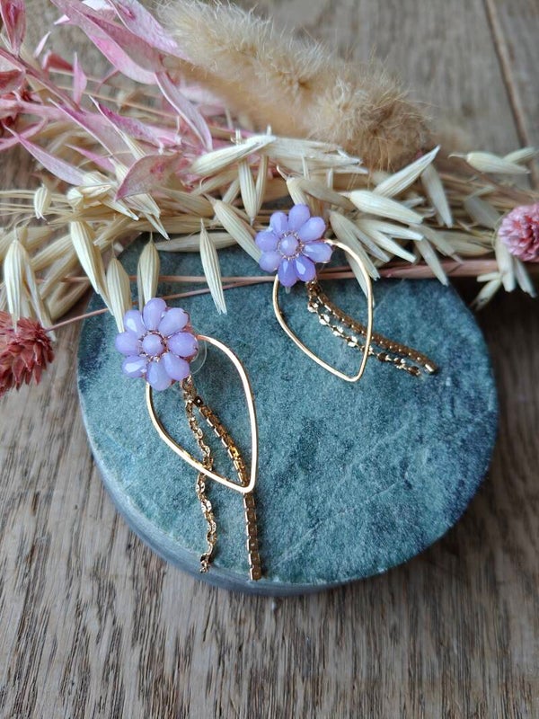 Oorbel: paarse kralenoorbel