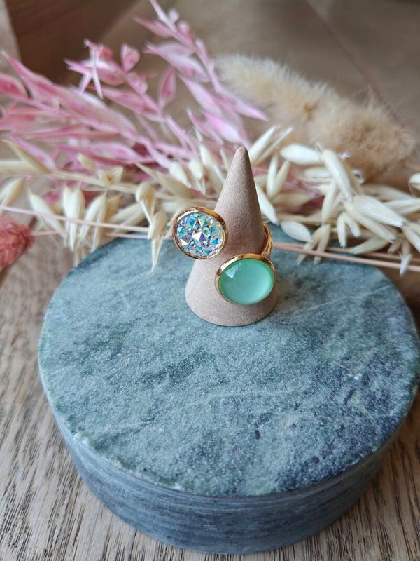 Ring: verstelbare ring met twee steentjes - glitter en appelblauwzeegroen