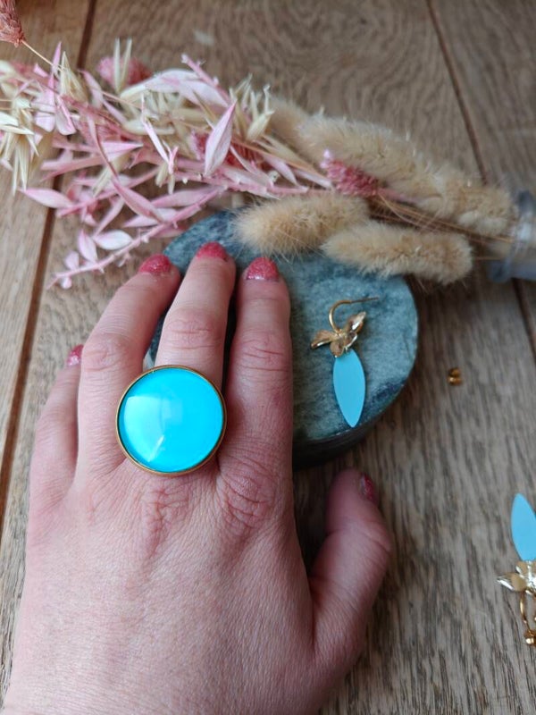 Ring: verstelbare lichtblauwe ring