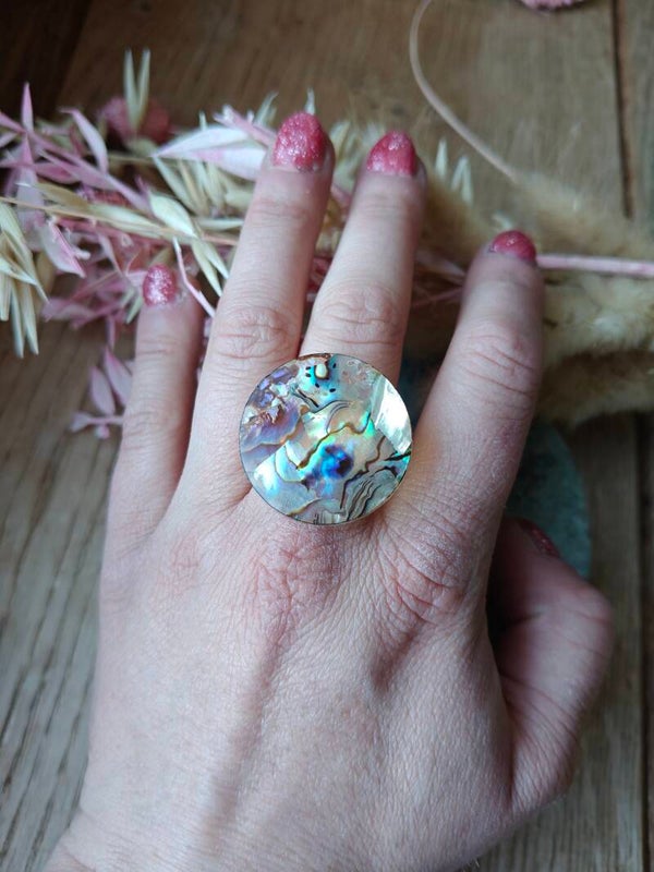 Ring: verstelbare ring met parelmoer/ schelp look