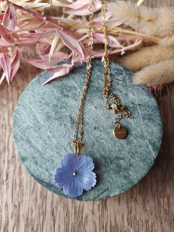 Halsketting: blauwe bloem