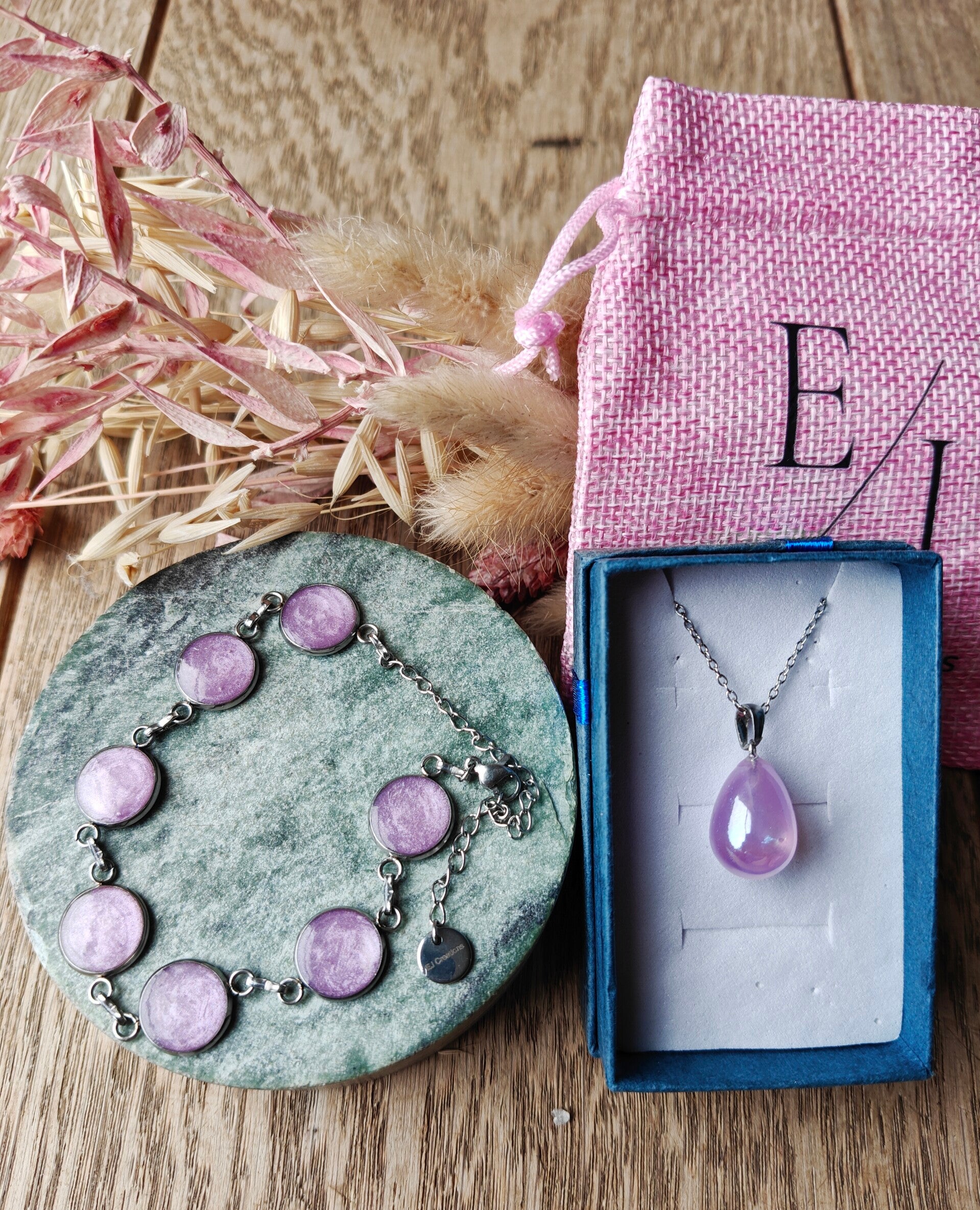 Juwelenset: lila armband en ketting - zilverkleurig