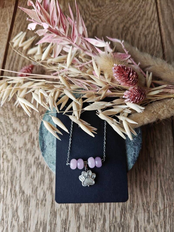 ketting: lila ketting met hondenpootje