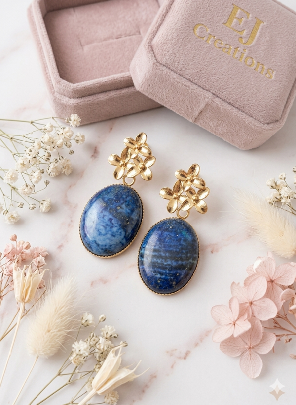 Oorbel RO: blauwe hanger met gouden bloemprikker
