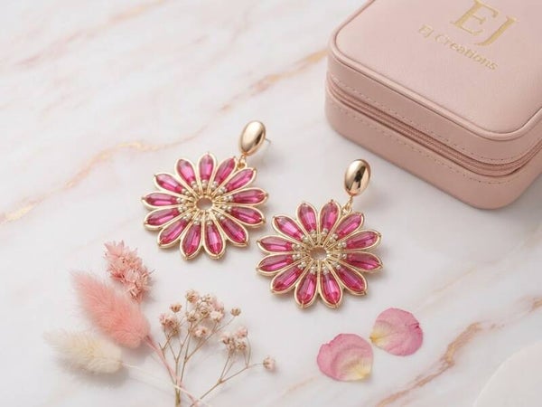 Oorbel ROZ: roze bloemenoorbel met kralen