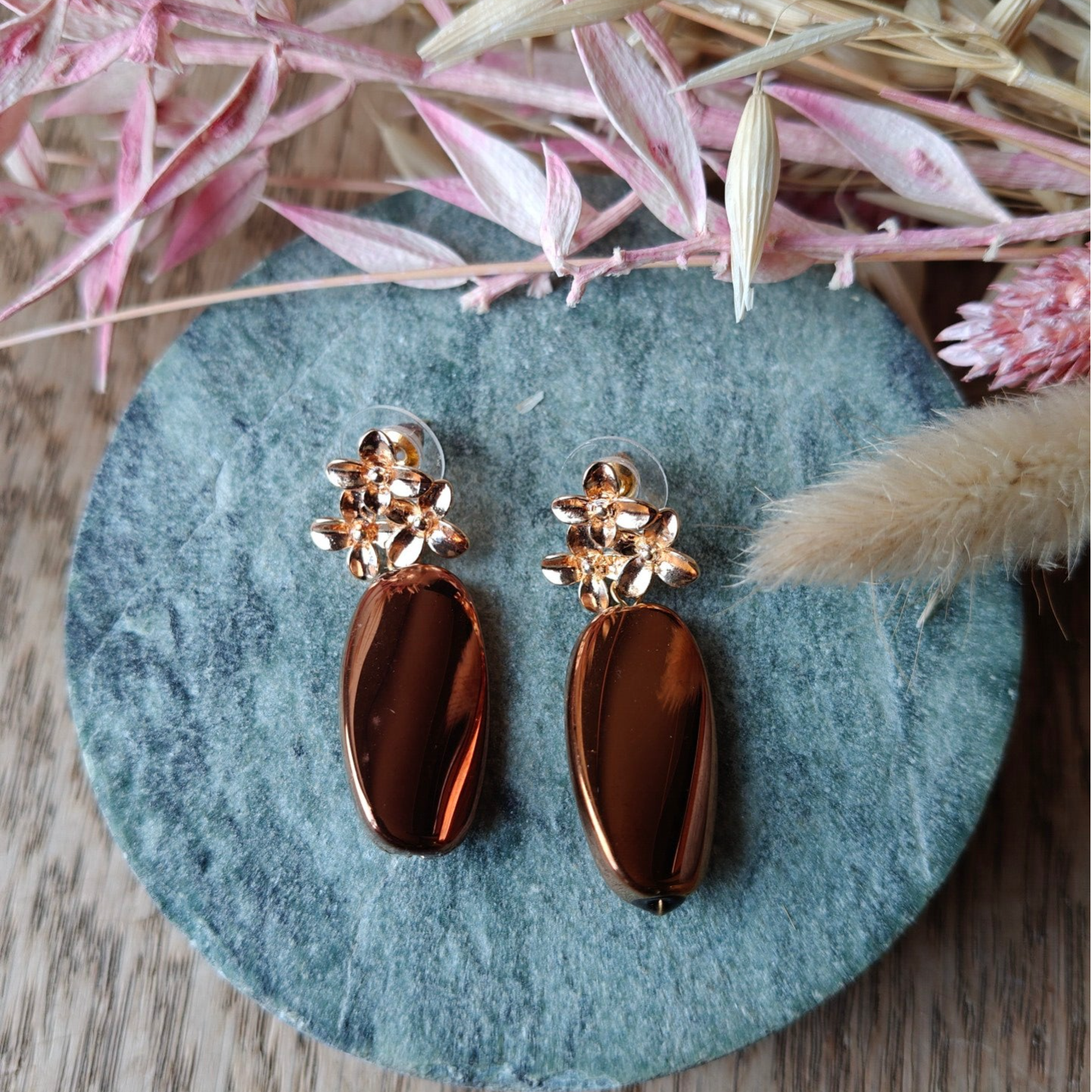 Oorbel: koperbruine glimmende oorbellen