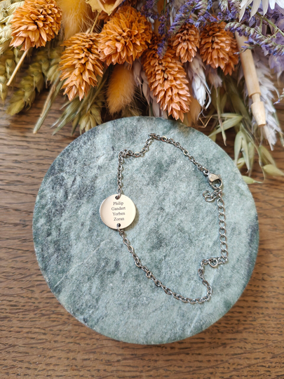 Gegraveerd armbandje: met  eigen keuze van namen