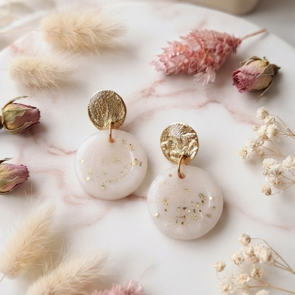 Moedermelk oorbel - witte hanger met goudfolie