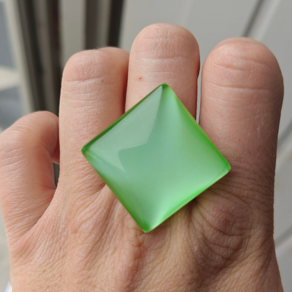 Ring G15: groene ruiten ring