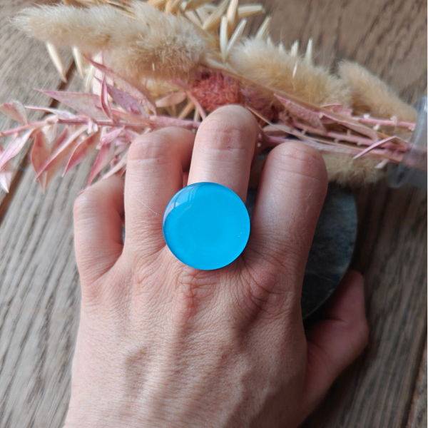 Ring B7: felblauwe ring