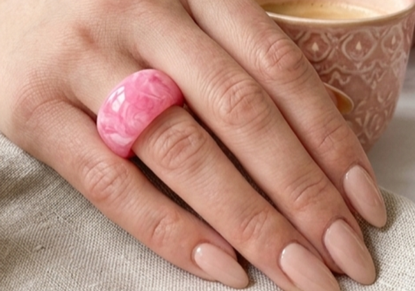 Ring: felroze ring