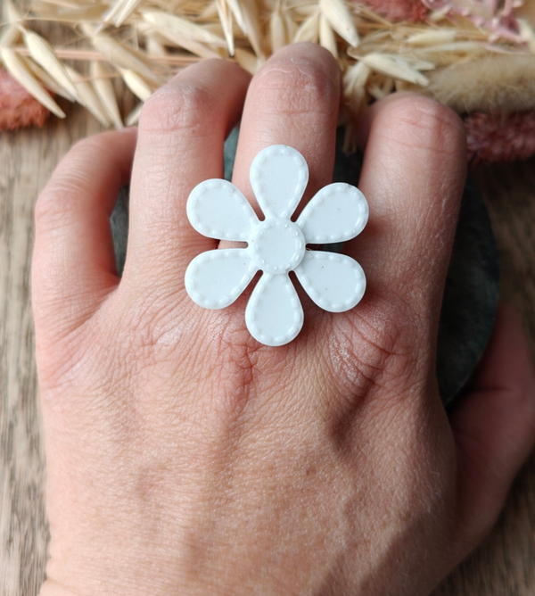 Ring W3: kleine witte bloem ring