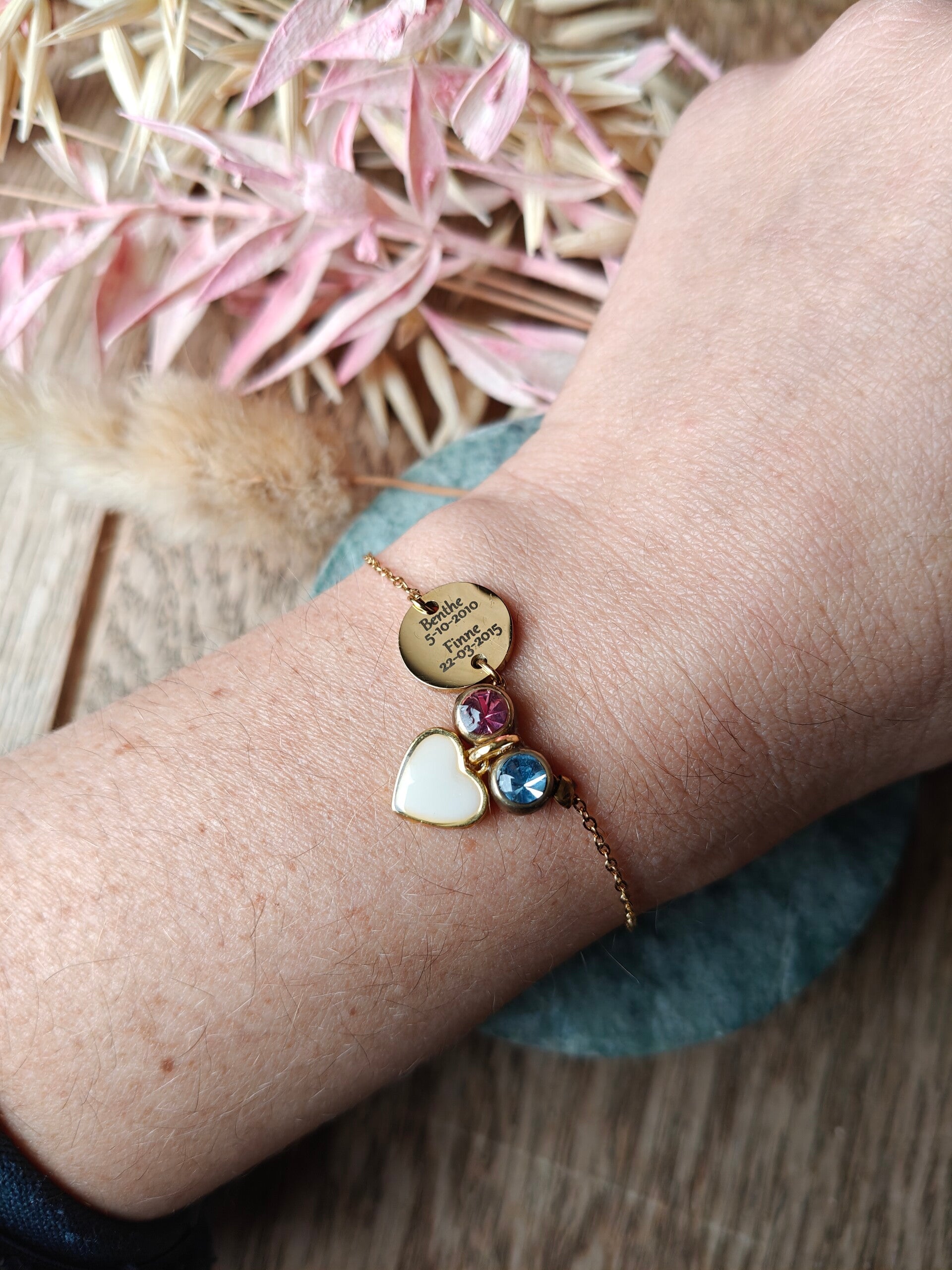 Moedermelkarmband: met geboortesteen en persoonlijke gravure