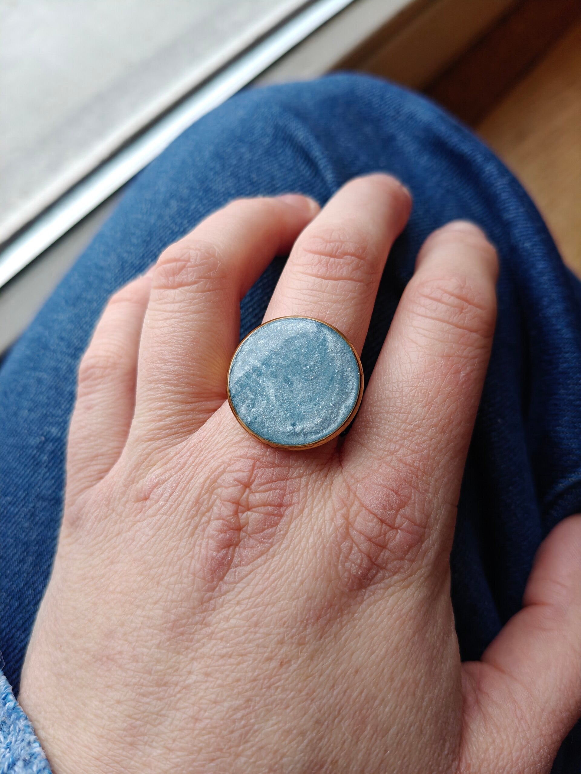 Ring: lichtblauwe verstelbare ring