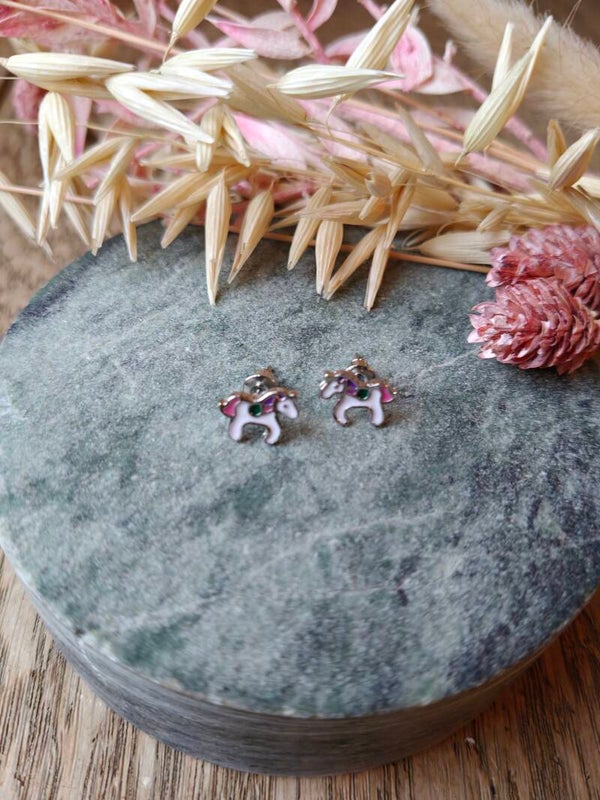 Kinderoorbel: wit paardje met kleuren