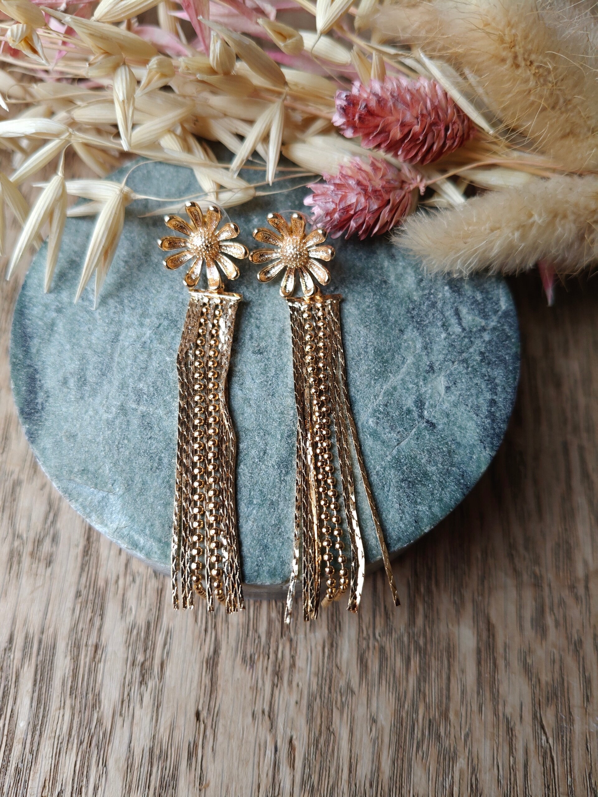 Oorbel: gouden oorbel met bloem