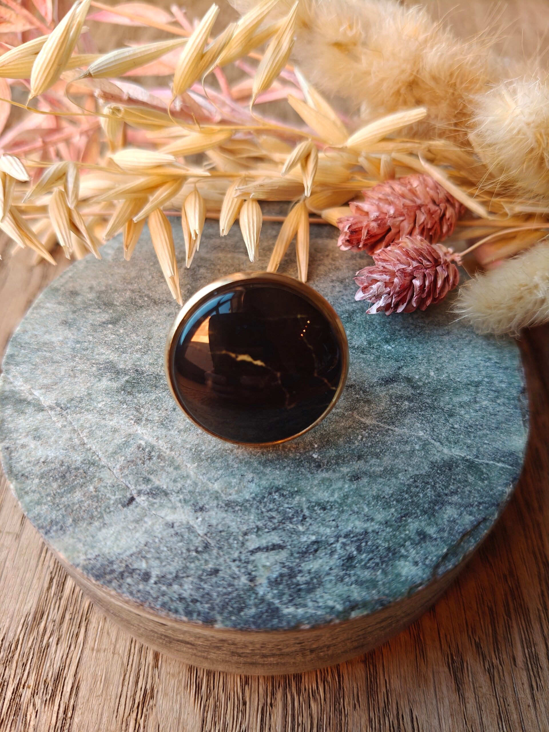 Ring: zwarte ring met schakeringen